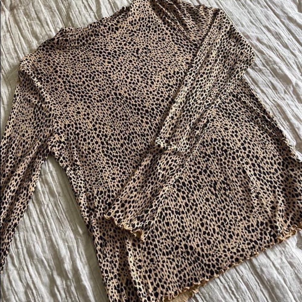 American Eagle cheetah long sleeve underneath shirt